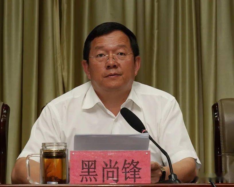 王正林说,祥云发展的基础在人才,希望在教育,关键在教师.