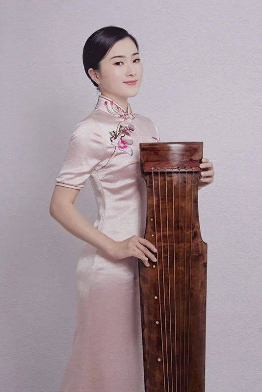 青年古琴力量 | 她的琴声中充满了禅意,让人忍不住一听再听~_黄紫薇