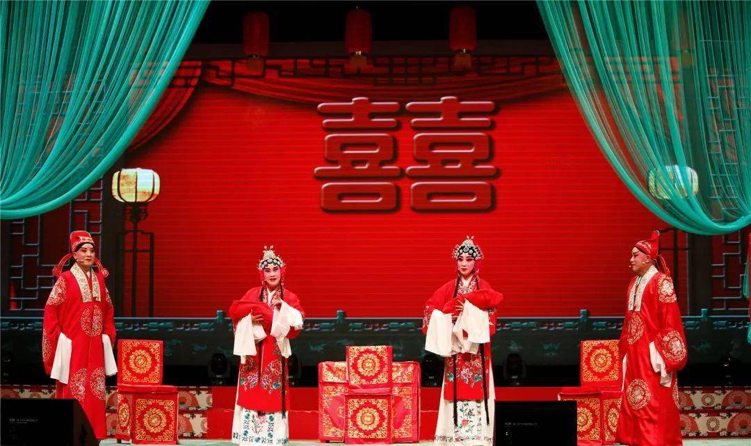 状元与乞丐剧情充满正能量,在连续几年的送戏下乡惠民演出中为必演