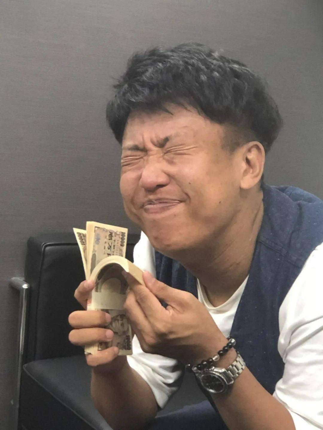 善析日本日本中年丑男一年约会300个妹子然后靠卖pua课程又大赚了一笔