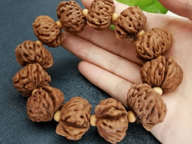 蟠桃不仅能吃还能玩玩出的包浆使人垂涎欲滴