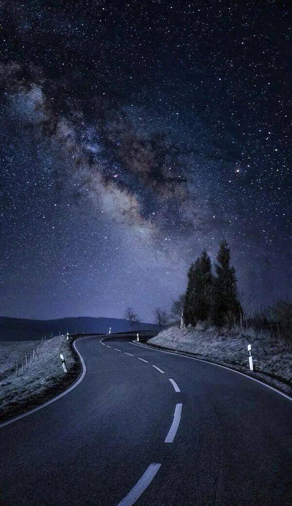 星空壁纸丨人都有各自的月亮