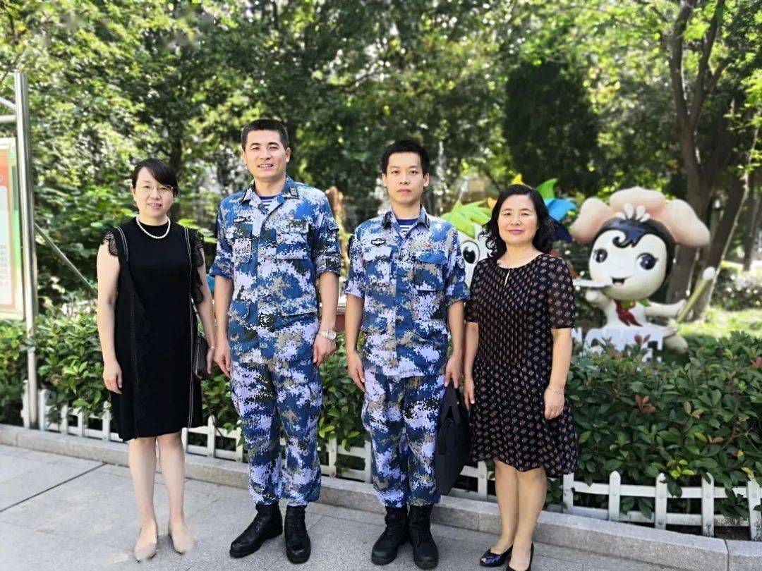 心向融军民共建情暖人心92664部队领导到我校进行教师节慰问