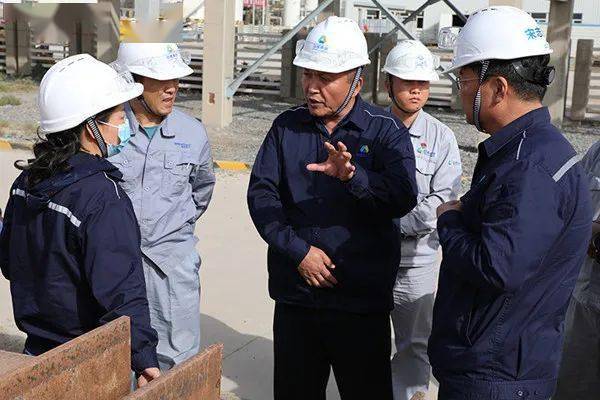 摄)美克化工党委书记,董事长宋志民分别围绕检维修费用及物资管理