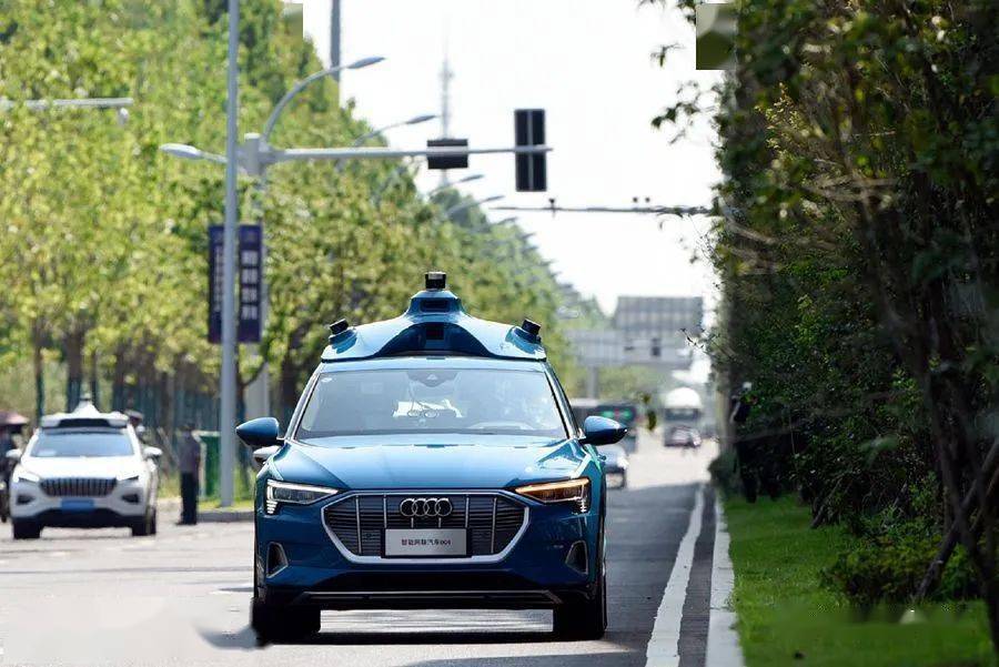 安徽首条自动驾驶汽车5g示范线开通视频组图
