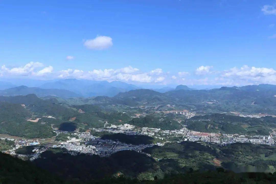 僑雲南臨滄鎮康紅色旅遊帶火沿邊村寨