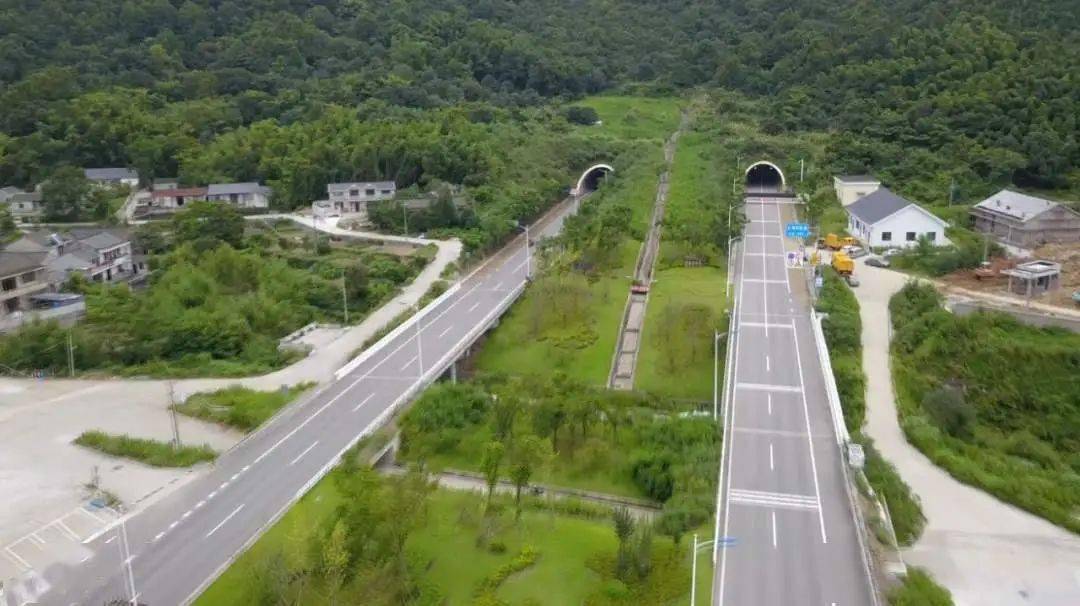 龙龙铁路普陀山隧道图片