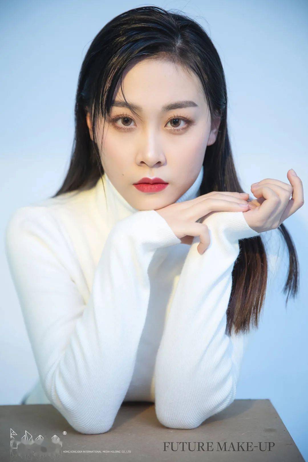 导师介绍何珊珊 导师◎专业婚礼化妆师,化妆培训讲师◎中山市未来婚礼