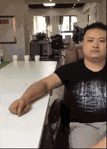 爆笑GIF图:这牛也是太皮了, 考虑过狗狗的感受吗