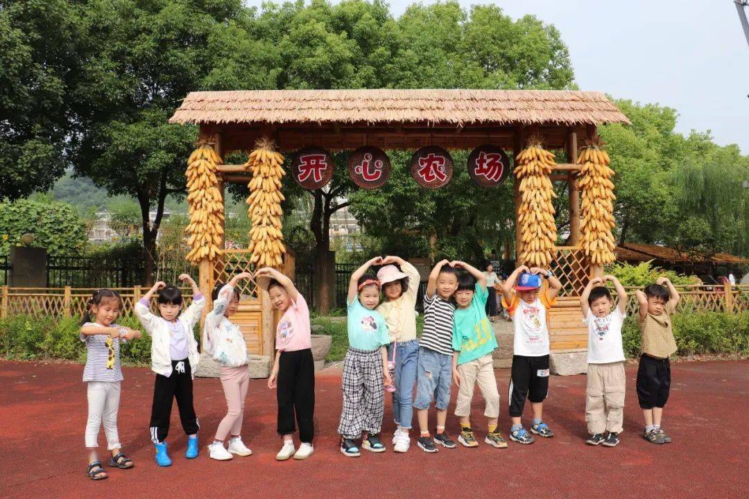 劳动创造美好生活,相信在小学六年的农场劳作中,我们七小学子用"勤"