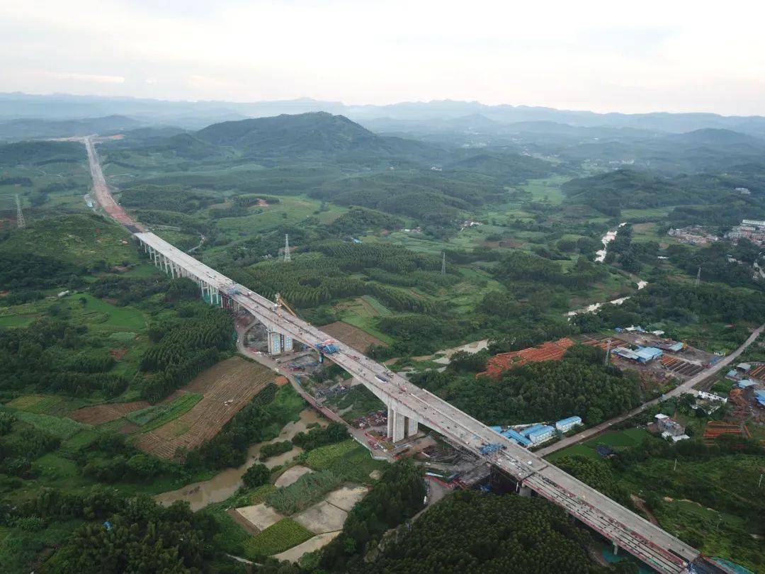 剛構橋——大塘至浦北高速公路關鍵控制性工程平陸運河特大橋順利合龍