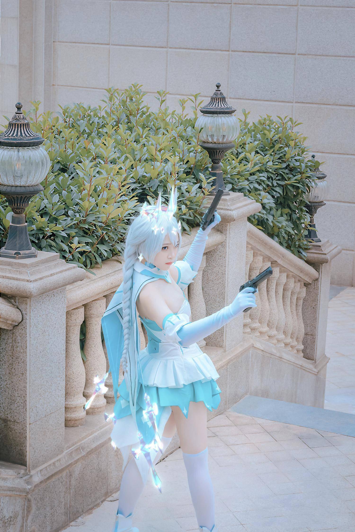 三位漂亮coser扮演的国产人气手游崩坏学园3角色琪亚娜