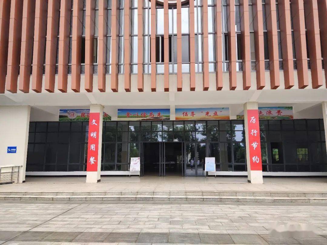 "文明用餐""珍惜粮食""杜绝浪费"……走进吉安一中新校区,宣传栏,led