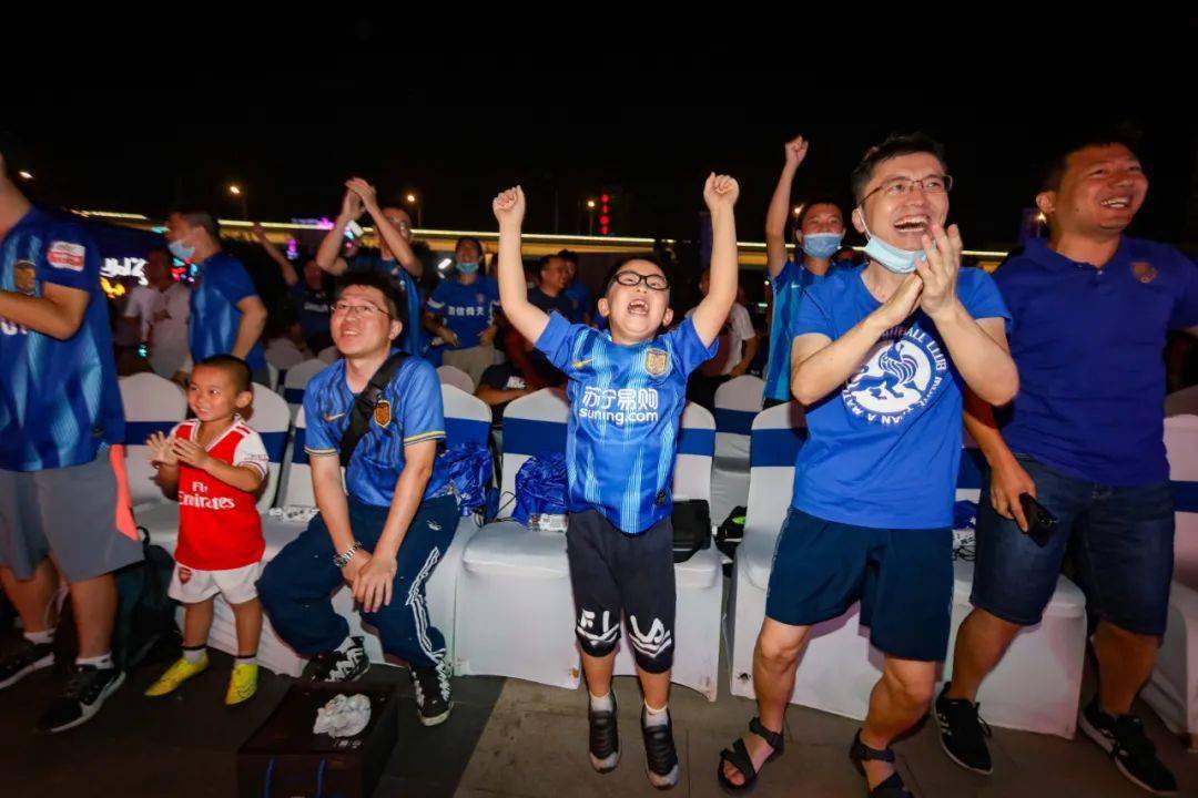 球迷助威国展中心江苏苏宁第二主场热爱零距离