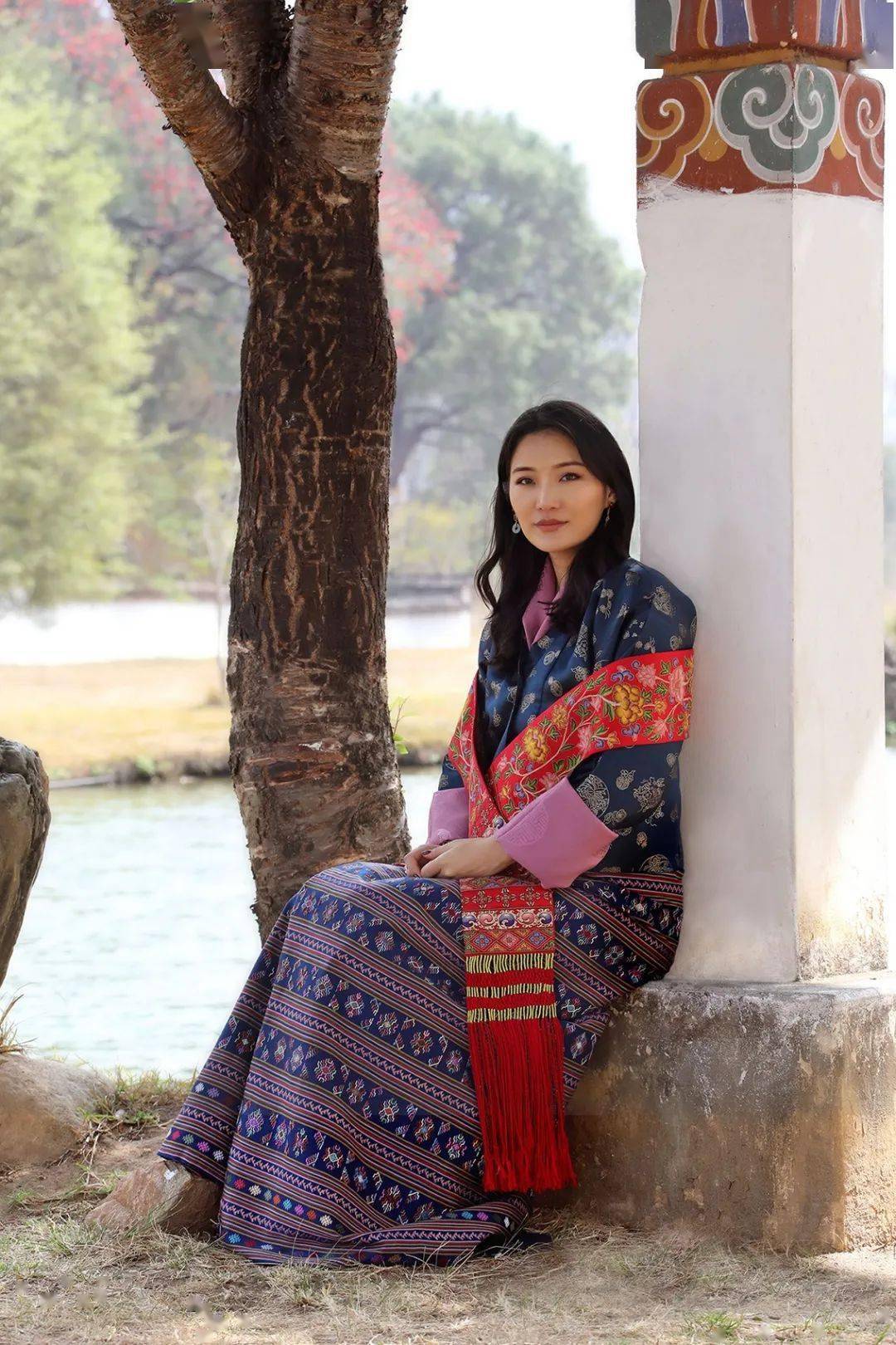 7岁定终身,29岁怀二胎……这个不丹王后有点不一般!