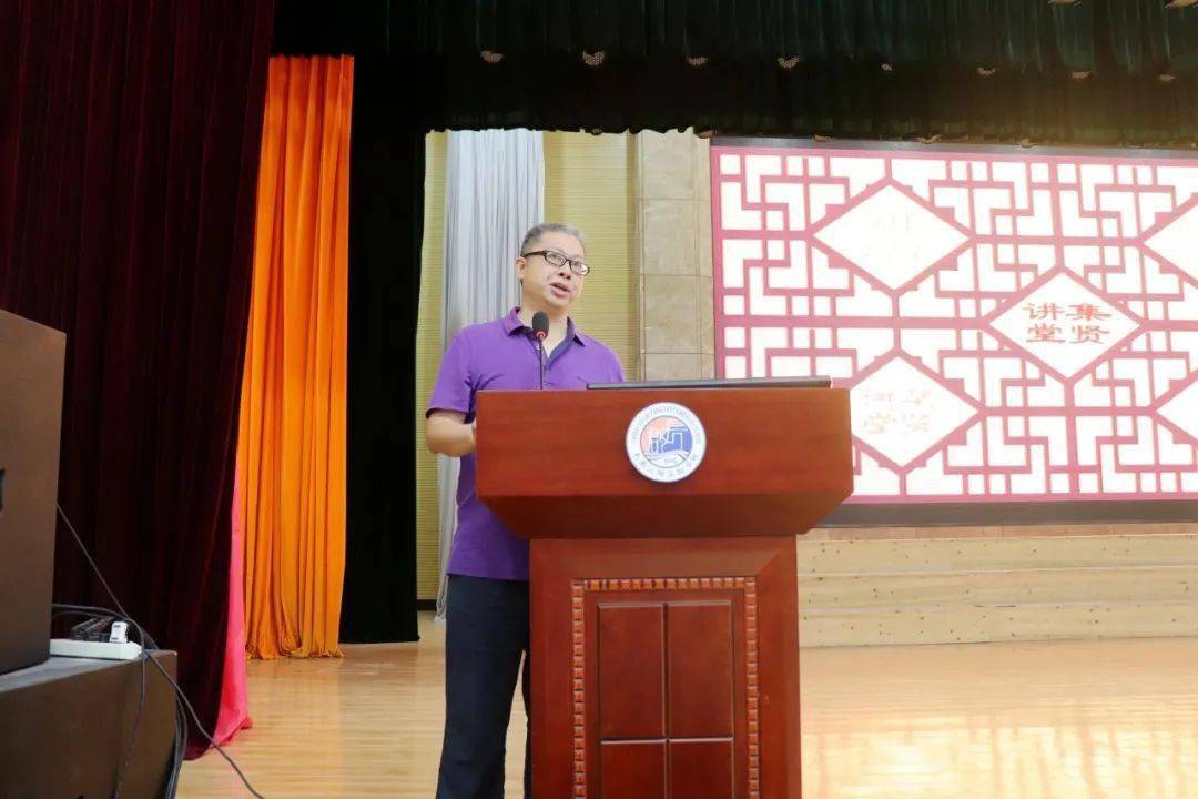 集贤讲堂浏阳市教育局苏启平副局长做客长郡浏阳实验学校带你领略阅读