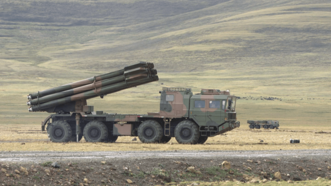 【直击演训场 沙场秋点兵】海拔4700米 远程火箭炮跨昼夜极限射击