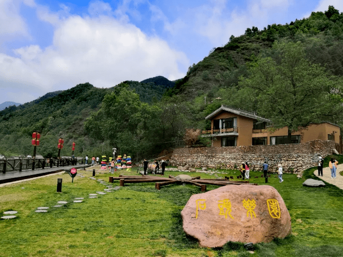 不妨驱车往前走走 位于锦绣大地附近22公里处 有一个新开发的美丽乡村