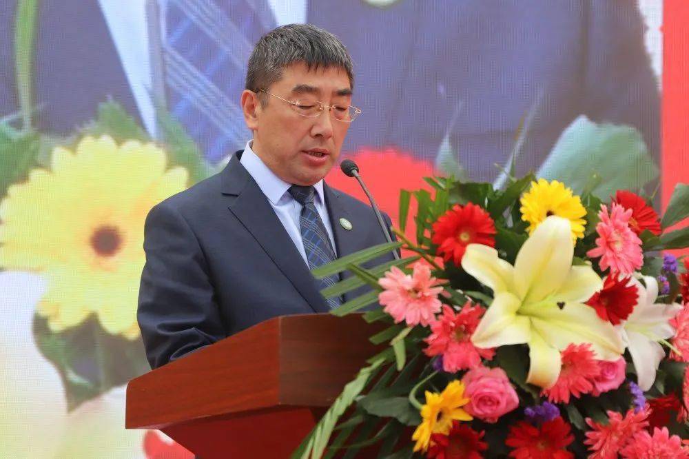 "基础教育突出贡献校长"马卫东:用思想办学 用文化理校_手机搜狐网