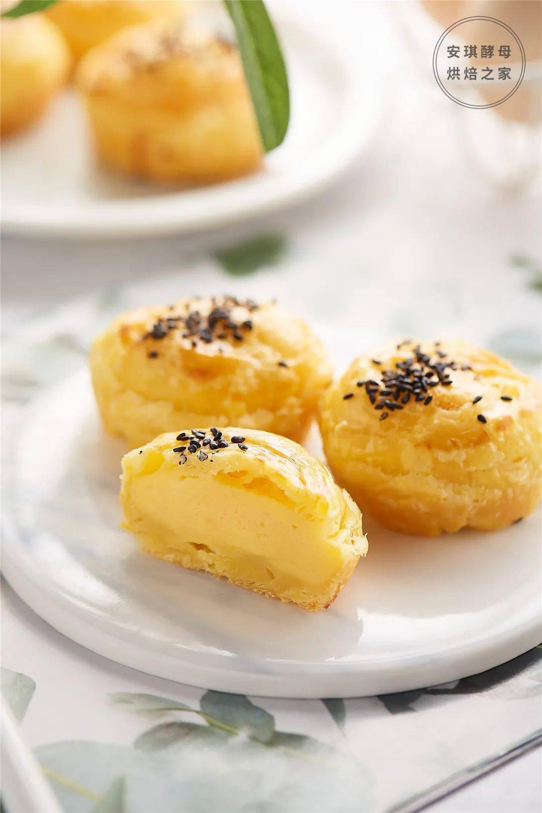 不用揉面不用打发的快手奶黄酥一看就会