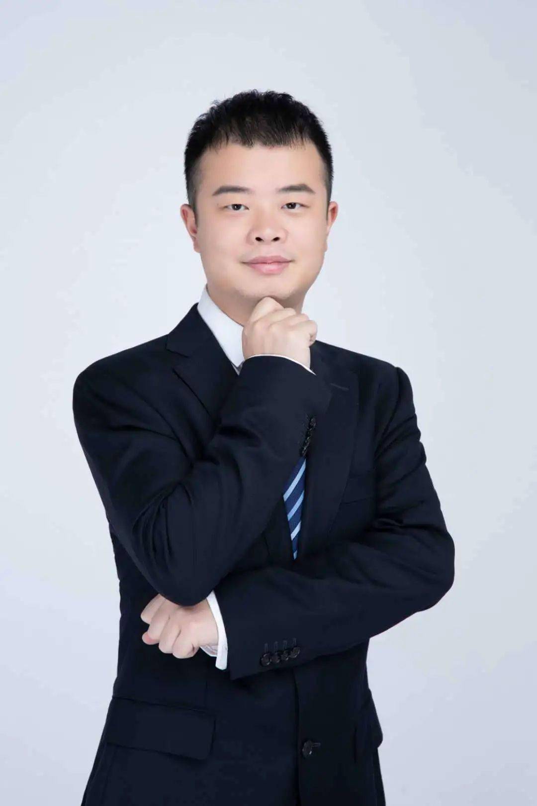 刘俊生,"寻心"讲师团成员,中共党员,法学硕士,从事国网陕西省电力公司