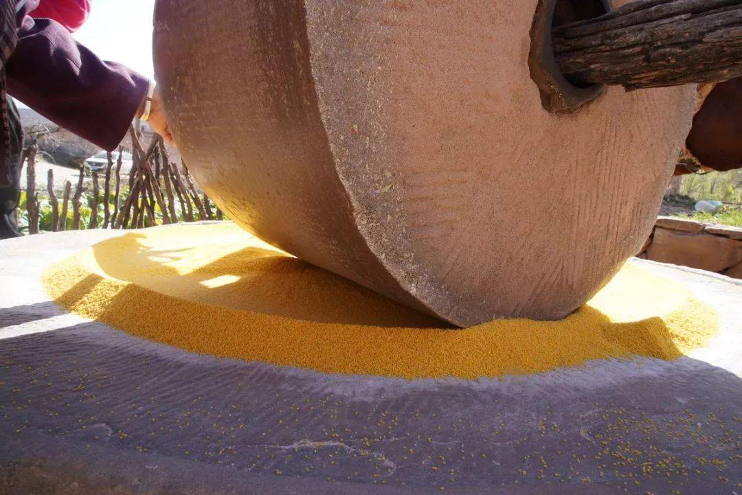 五谷杂粮小米为王能煮出三层米油的米脂小米好喝养胃