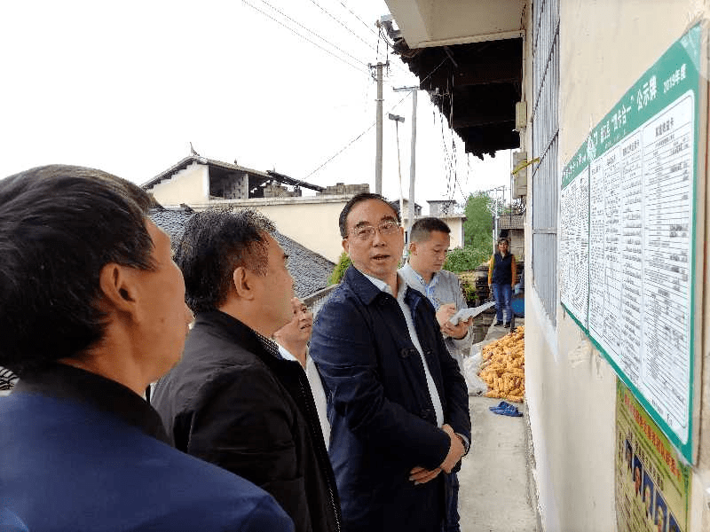 蒋志伦来德调研脱贫攻坚工作
