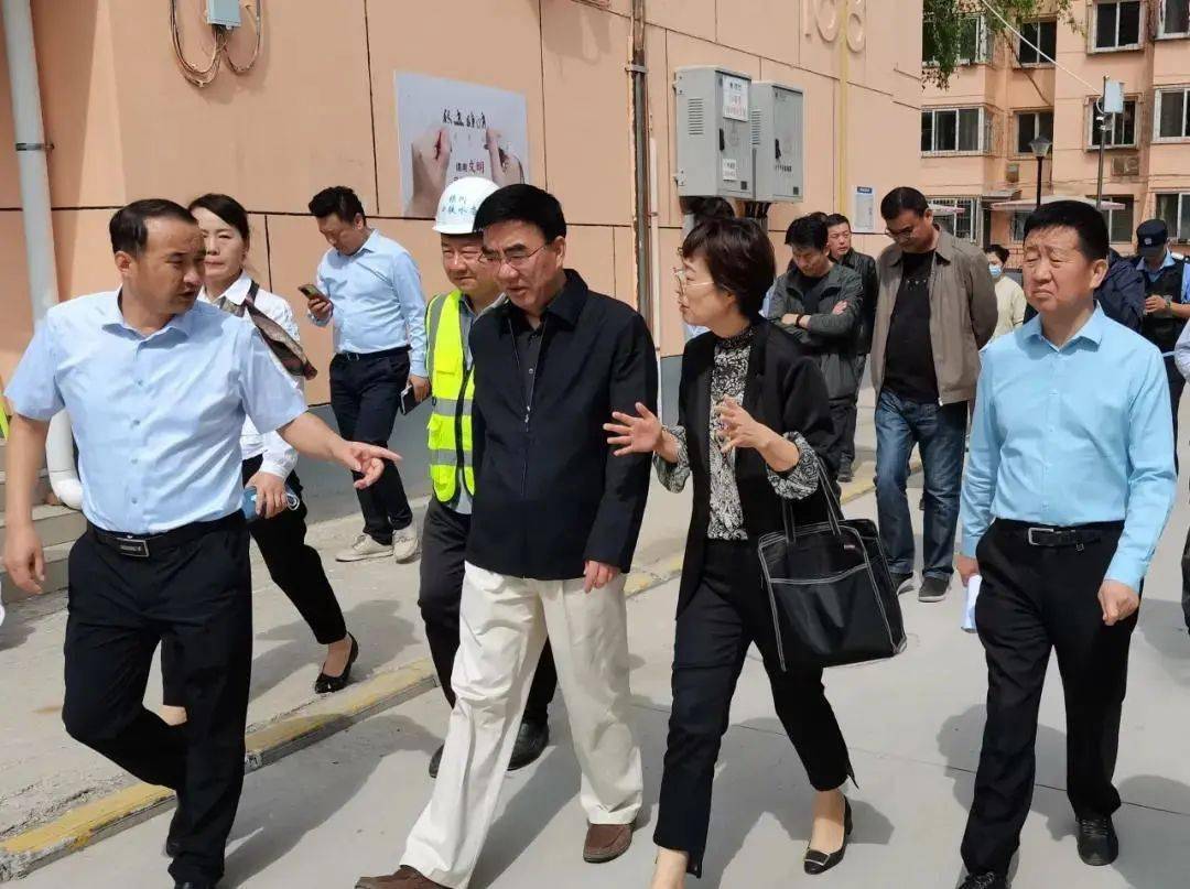 银川市市长杨玉经一行到银川中铁水务三供一业项目检查指导创城复检
