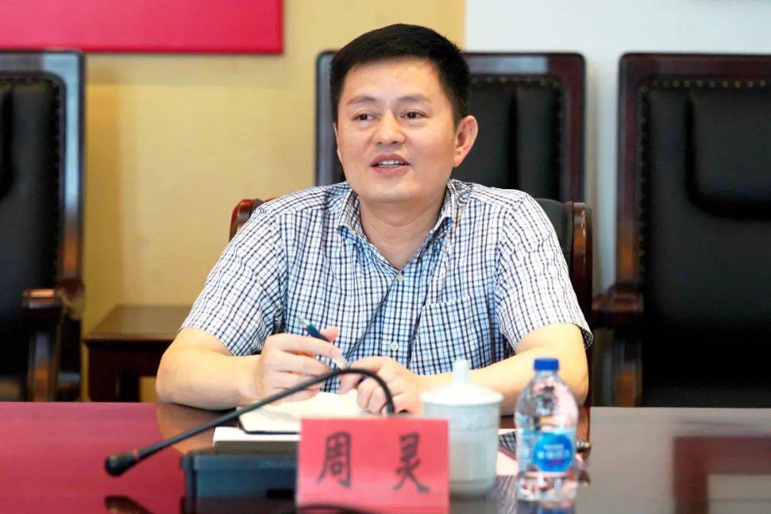 杨浦区五角场街道办事处主任周灵充分肯定了奉城镇在社会治理方面取得