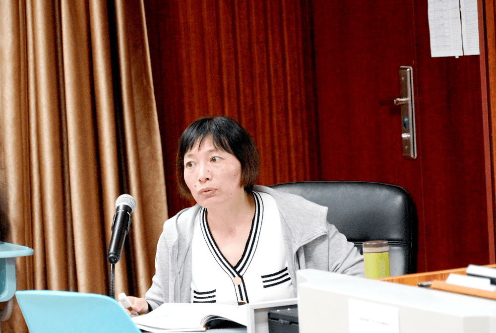 最后,由南京航空航天大学苏州附属中学张亚云老师为教师分享了新教材