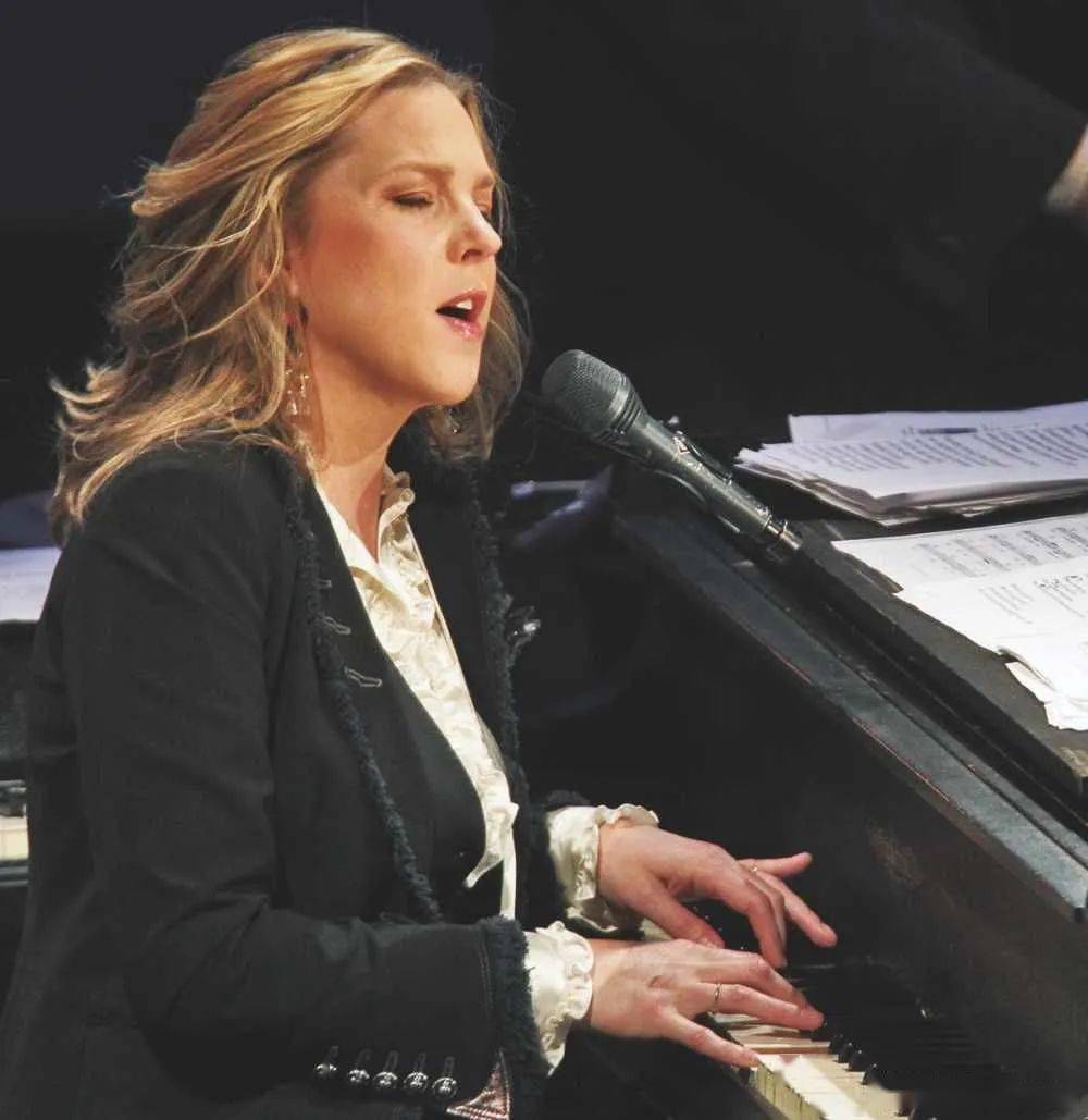 当代欧美主流爵士女歌手们抚琴而歌的全能天后戴安娜克萝儿