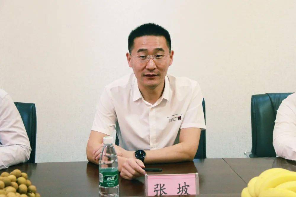 华美立家集团投资发展部总监李志强,宜都华驭置业有限公司董事长覃军