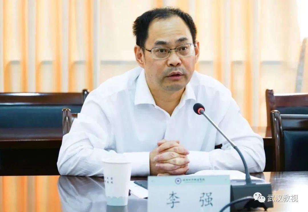 武汉市副市长李强在讲话中指出,此次签约是武汉城市职业学院在新的