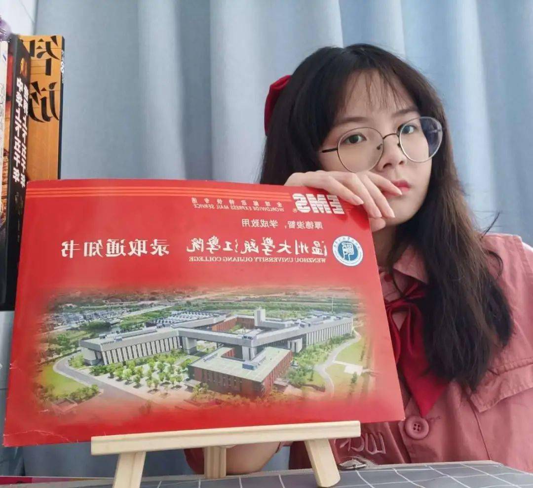 投票录取通知书创意合影活动投票评比进行时