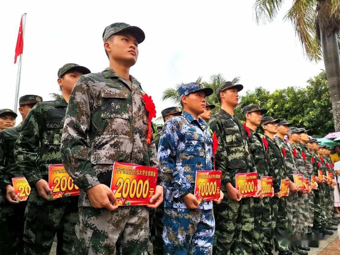 海南各地欢送新兵入伍_部队