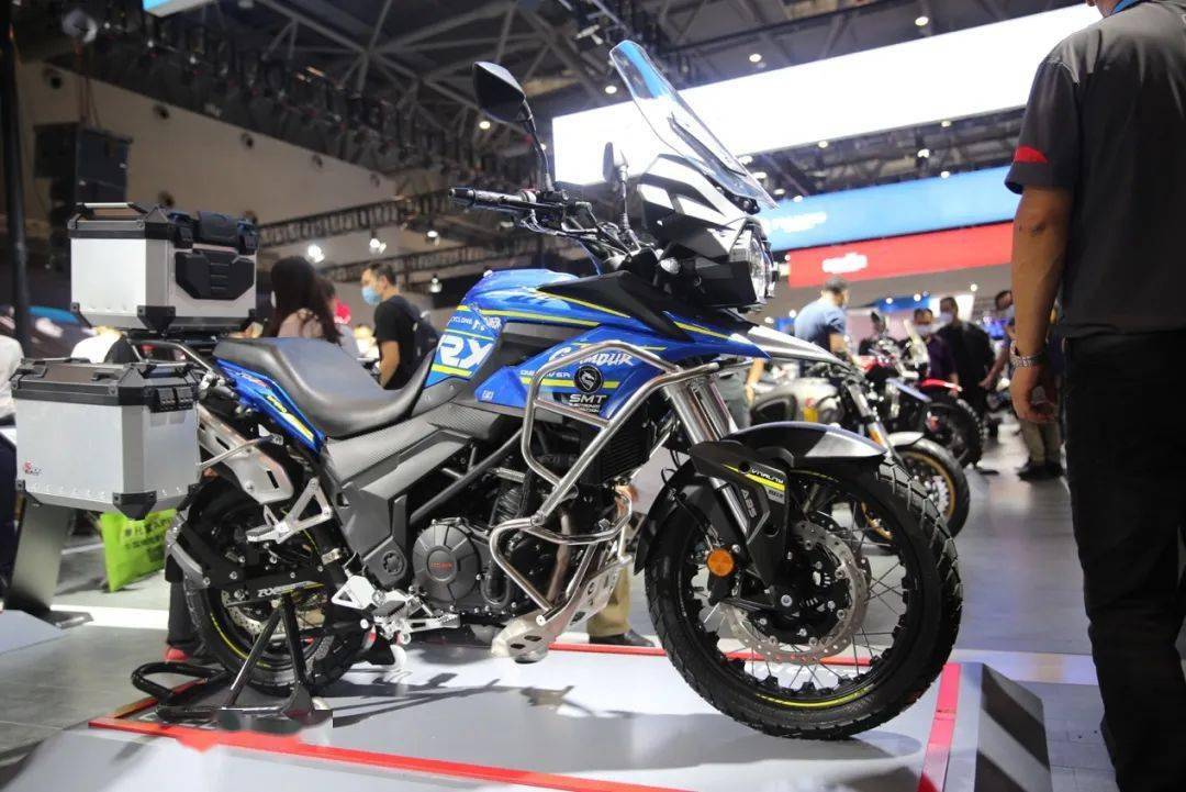 重庆市副市长与左宗申到场宗申机车燃爆摩博会新车rg3及550双缸动力