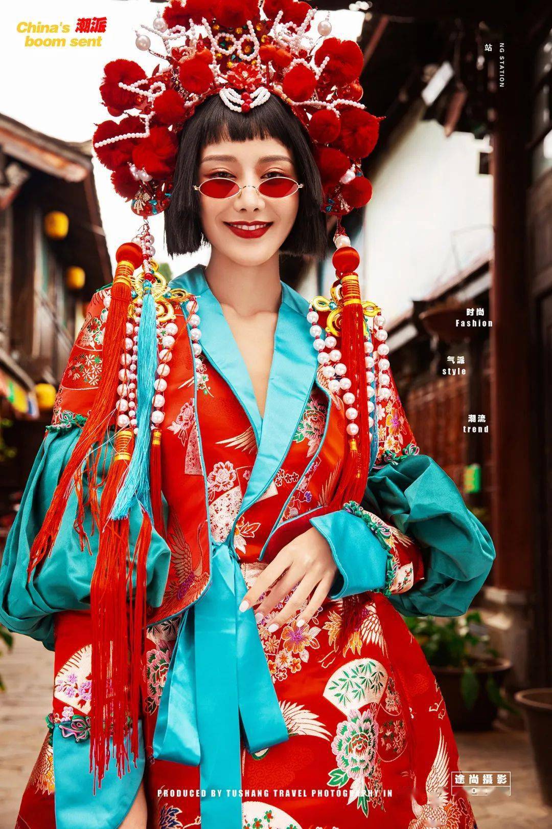 上传统正红色与油纸伞以及飞鹤元素的搭配,分分钟拍出时尚大片的感觉