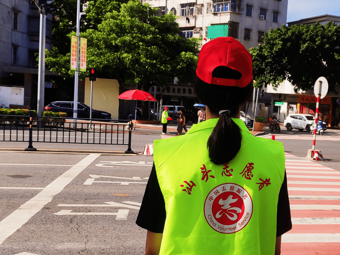 外化于行让文明之花遍地盛开,芬芳四溢为濠江"黄马甲""绿马甲""红马甲
