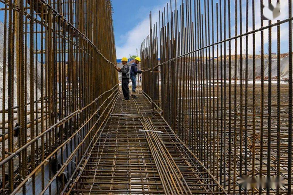 余和平《客运人防通道》王宗永《热火朝天的人防工地》龙游天下《建设