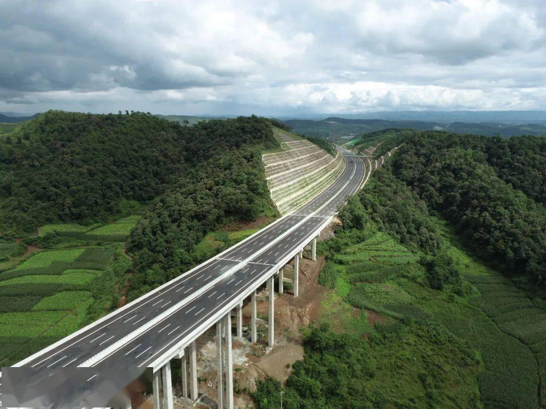 "帝师故里"师宗串联起召泸高速公路召泸高速公路北接曲陆,江召高速