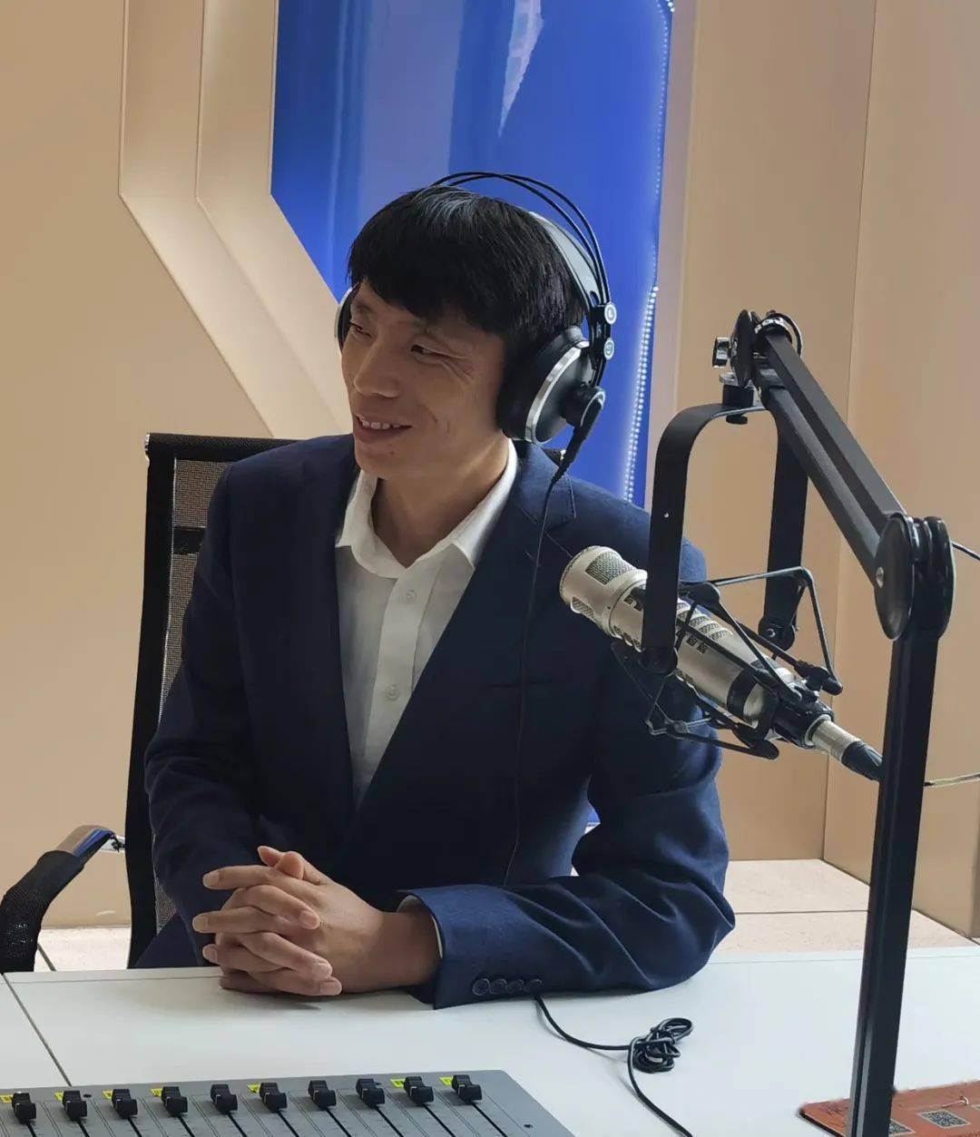 【教育零距离】孩子迷恋玩手机?心理咨询师王鹏为家长支招