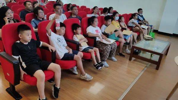 和我们一起去天士力大健康城景区来一次研学吧~参观抗疫药品的生产