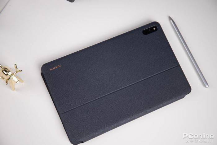 与此同时,华为 matepad 5g还配备了7250 mah大容量电池,其配以麒麟820