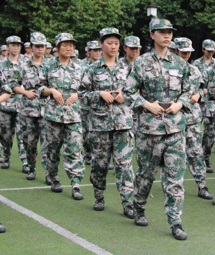 稍息立正又燃又飒