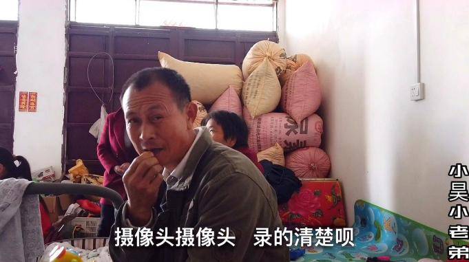 农村相亲现场对方的父亲递烟不会吸但应不应该接