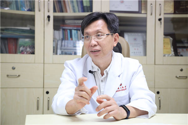 全国顶尖胃肠肛门医院最强专家 "打孔"做胃癌手术_彭俊生