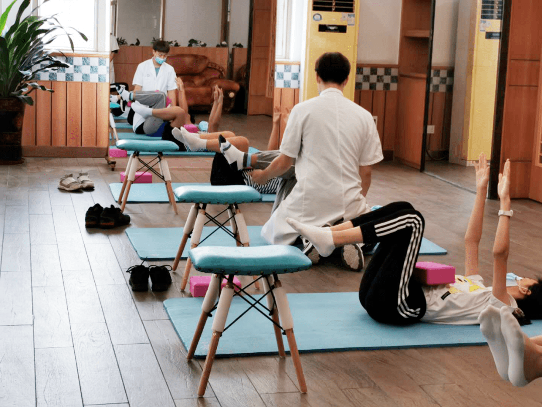 体能体态影响健康陈星海医院暑期青少年体能体态训练营圆满结束