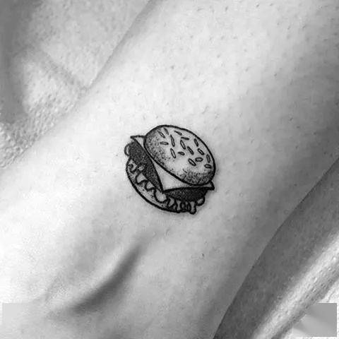 请找你的纹身师为你设计