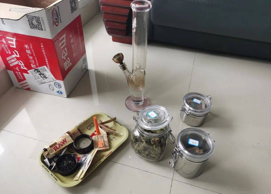 日照一在美留学生吸食大麻!