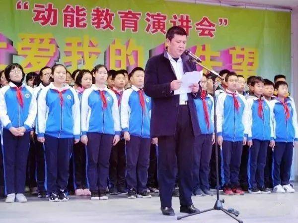 爱国奋斗】用真心真意做人民满意的教育——记汉滨区汉滨初中校长徐平